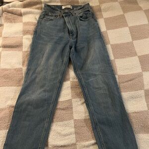 Abercrombie mom high rise jeans. Ankle cut